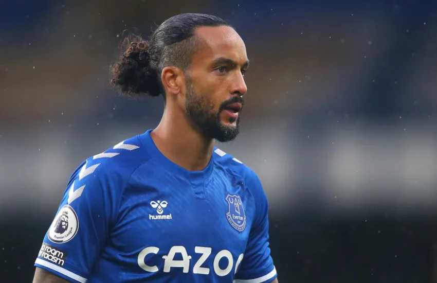 Theo Walcott announces new Arsenal signing following loss to Porto